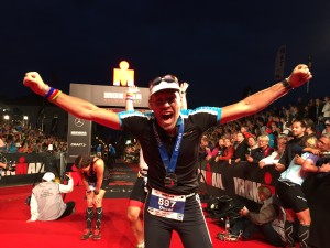 Min kusin Oscar som jag fick äran att hänga på en medalj